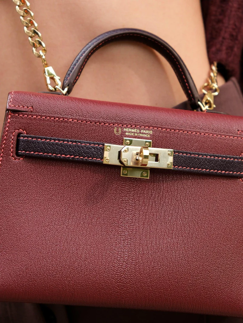Hermès Mini Kelly Bordeaux/Raisin Chevre Gold Hardware - Stylish & Luxurious 5 Hermès Mini Kelly Bordeaux/Raisin Chevre Gold Hardware - Stylish & Luxurious - Image 5